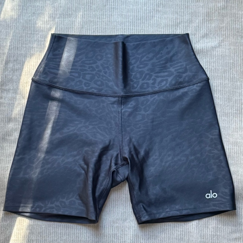 ALO Yoga Women's Charcoal Patterned Bike Shorts